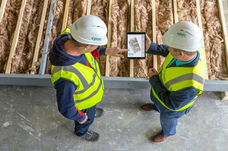 Relevé d'avancement de chantier sur une tablette